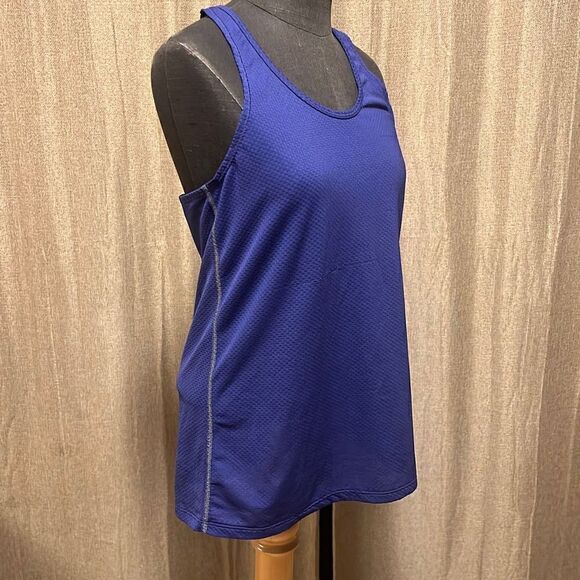 Under Armour Women's Purple Heat Gear Racerback Semi-Fitted Athletic Tank - Picture 7 of 7
